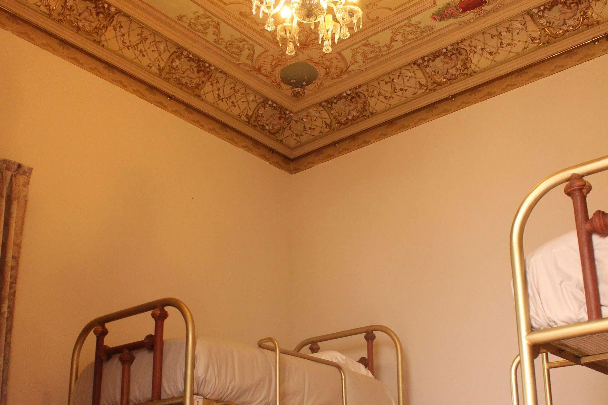 Leonora Hostal Puebla Exterior photo