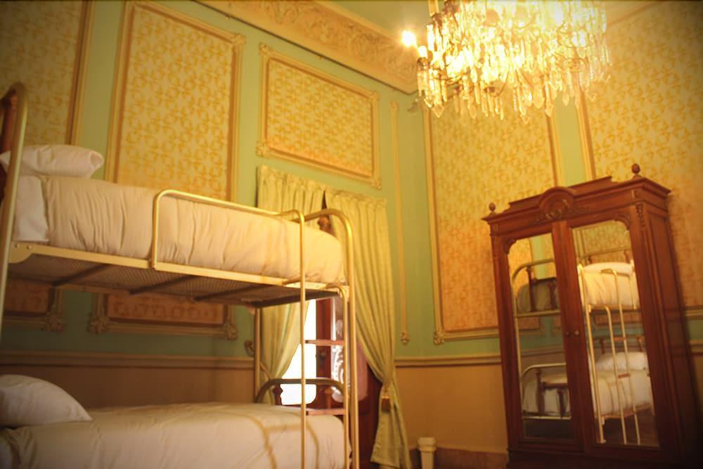 Leonora Hostal Puebla Exterior photo